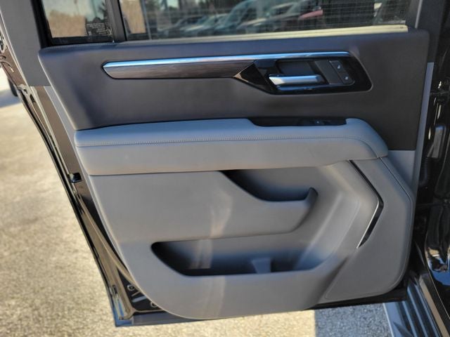 2025 Chevrolet Suburban LS