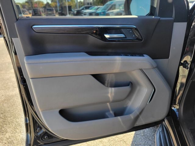 2025 Chevrolet Suburban LS