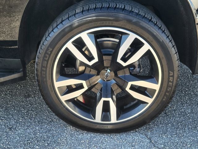 2025 Chevrolet Suburban LS