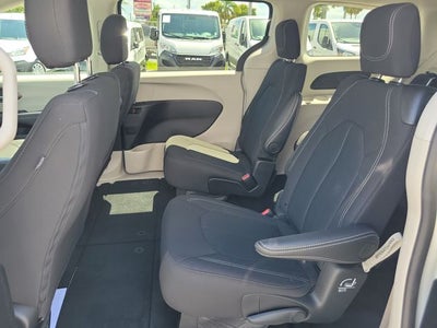 2024 Chrysler Voyager LX