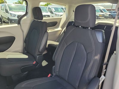 2024 Chrysler Voyager LX