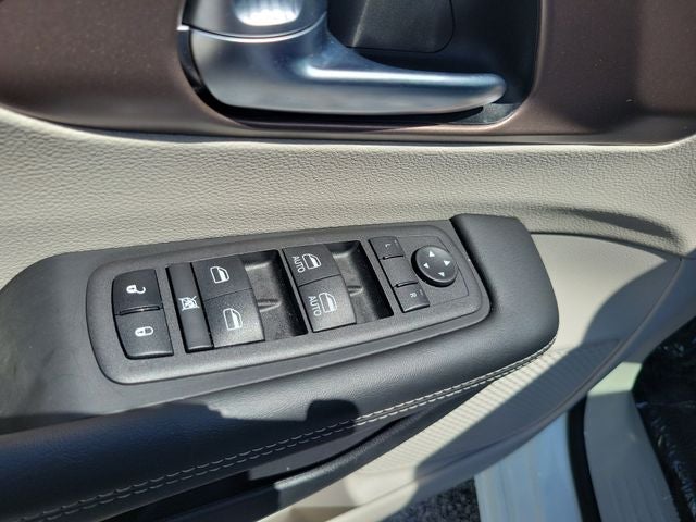 2024 Chrysler Voyager LX