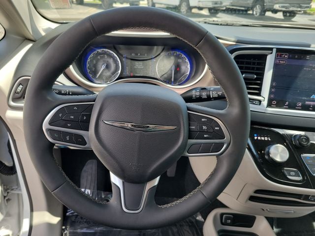2024 Chrysler Voyager LX