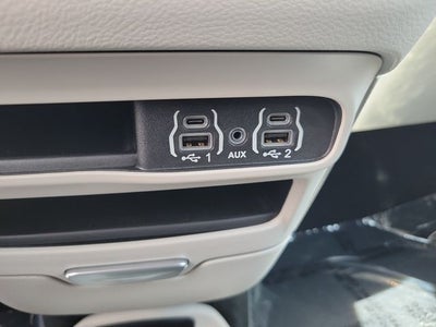 2024 Chrysler Voyager LX