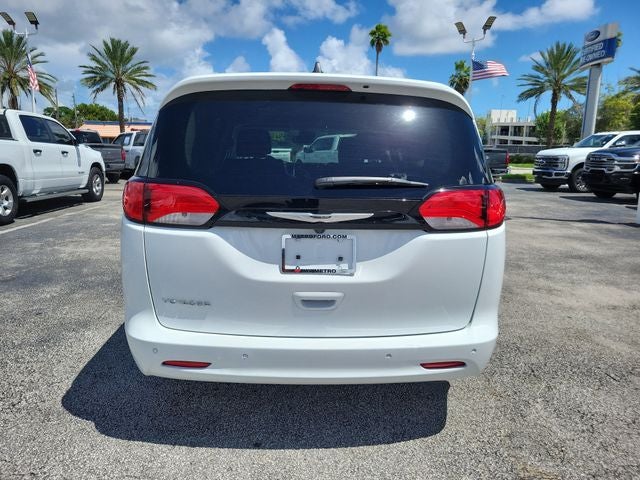 2024 Chrysler Voyager LX