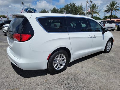 2024 Chrysler Voyager LX
