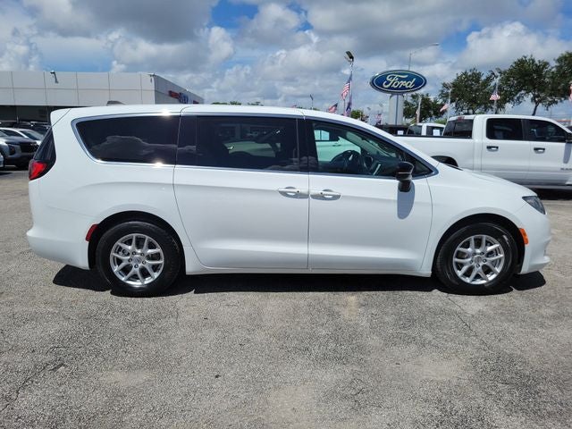 2024 Chrysler Voyager LX